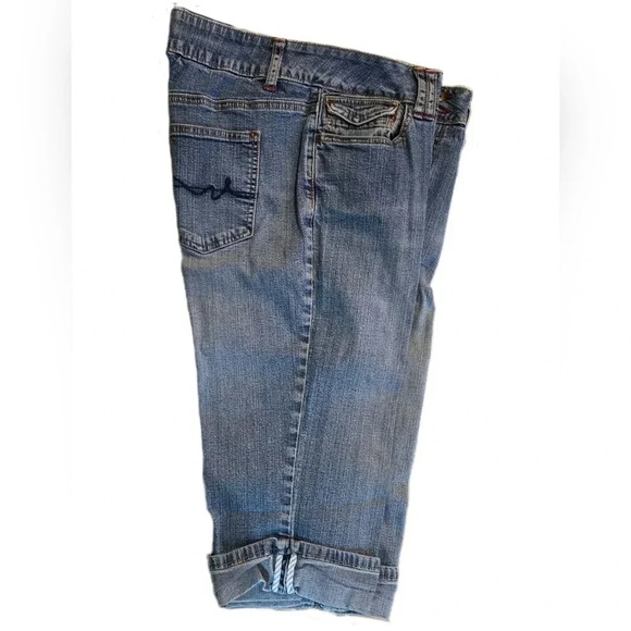 St. John's Bay, Size 10, Denim Stretch Capris - Picture 7 of 12